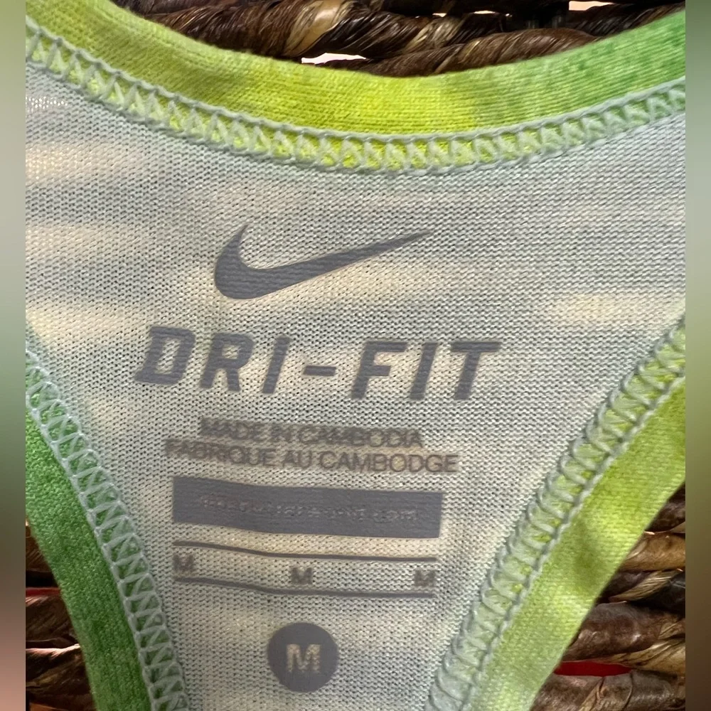 Nike - Womens Razor back- Green Multi color dry fit tank,‎ Size: Medium